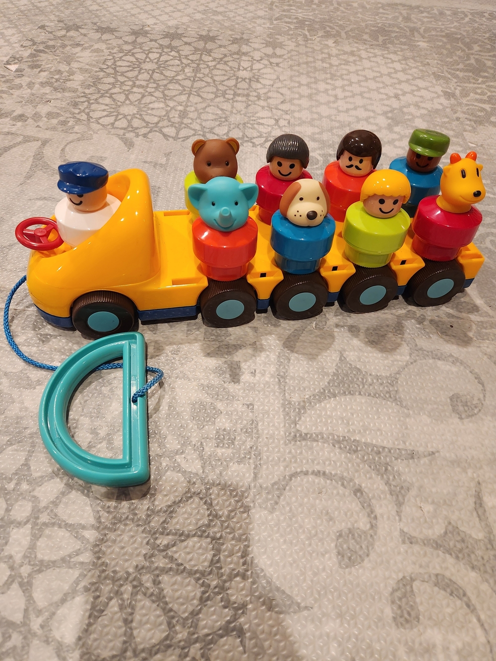 Battat Kids Pull-Along Yellow Bus Train with Animal People Spinning Matching Toy